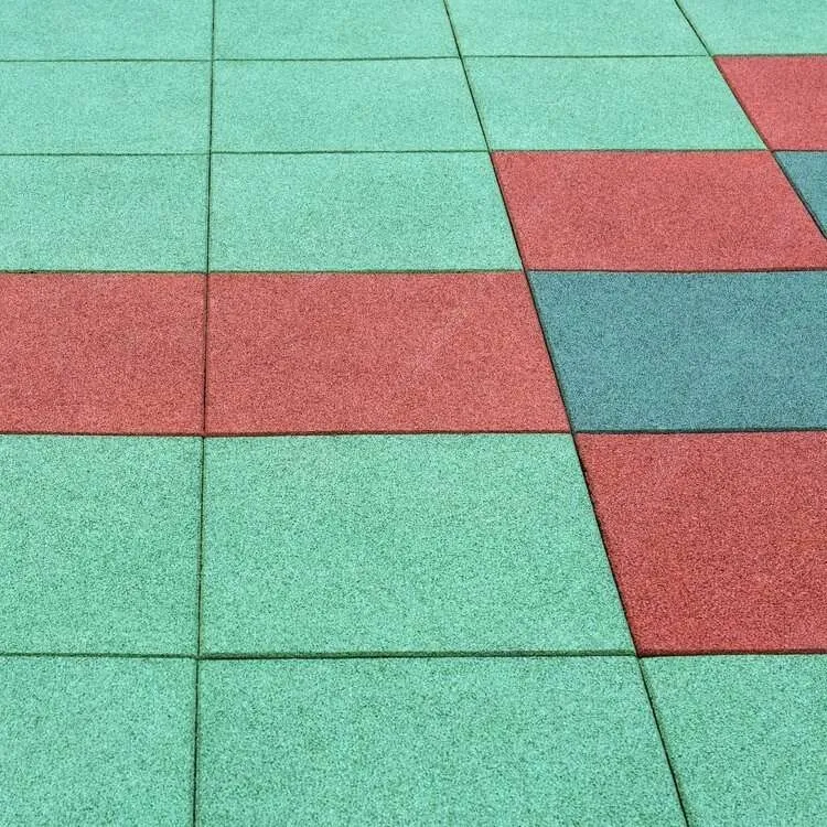 NAWIERZCHNIA GUMOWA ANTYPOŚLIZGOWA 1,5CM, RED