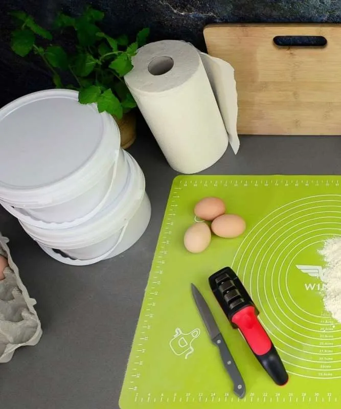 WIADERKO PLASTIKOWE Z POKRYWKĄ 5 L