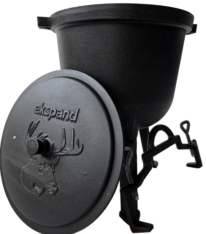 Żeliwny kociołek o pojemności 8 litrów