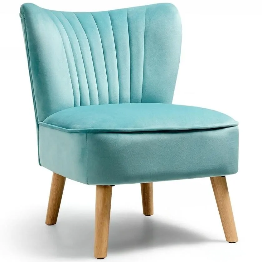 Fotel z grubym obiciem wyściełany aksamitem