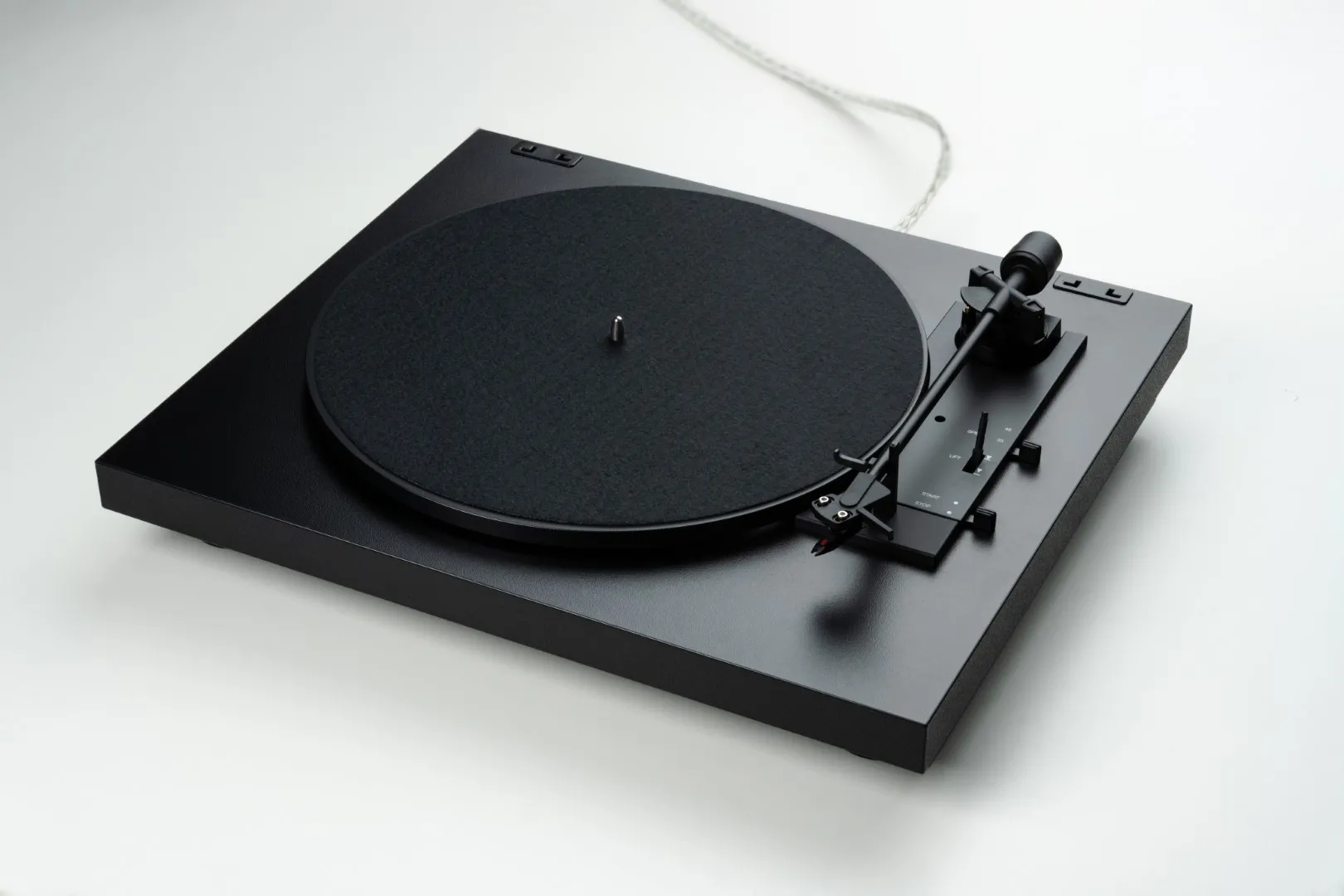 Gramofon Pro-ject A1.2 (automat z wbudowanym pre-ampem) Kolor: Czarny