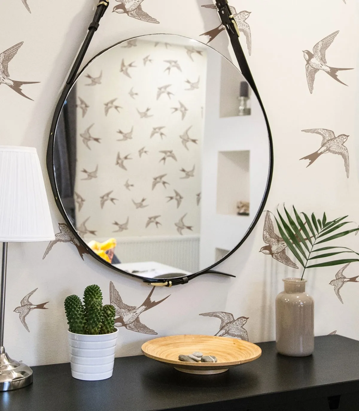 Tapeta Wallcolors - Brown Swallow