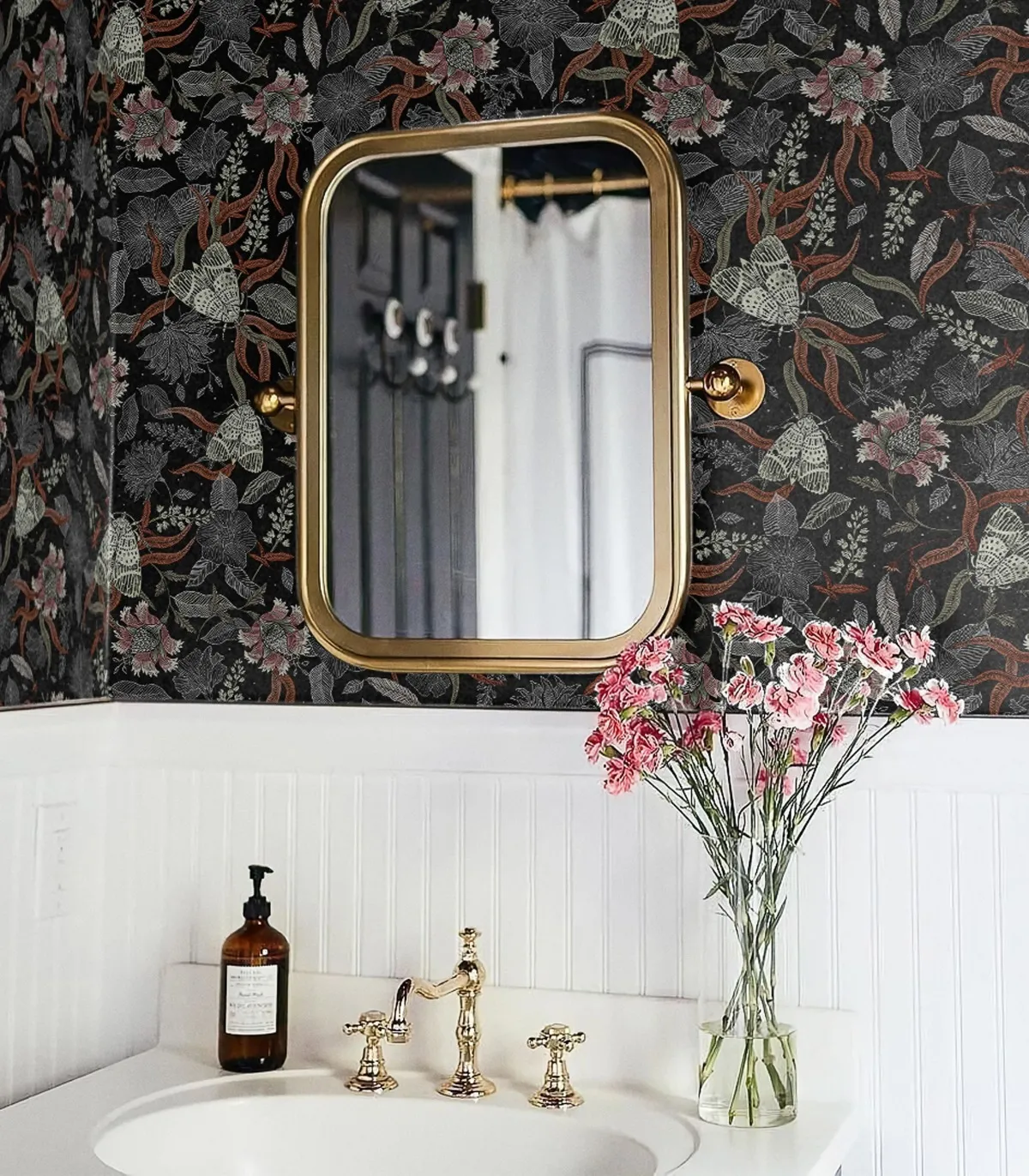 Tapeta Wallcolors - Moth