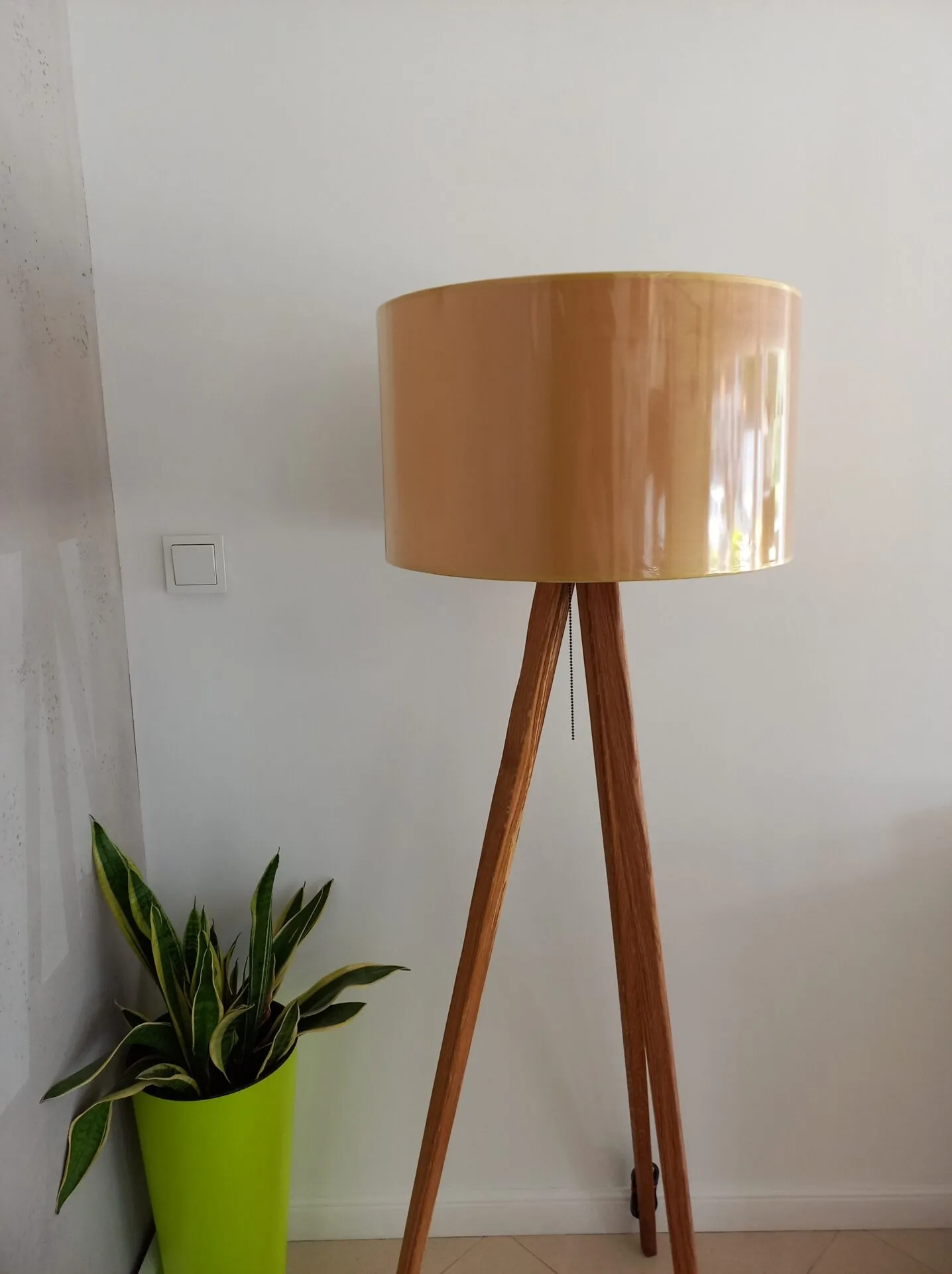 WOOD TRÓJNÓG HPlampy drewniana lampa podłogowa