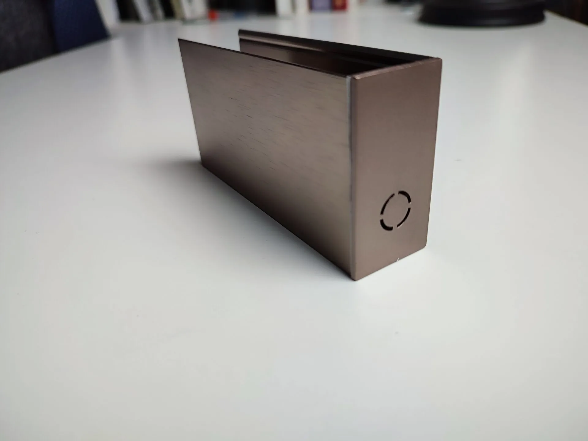 ALFA CZEKOLADOWA szyna magnetyczna natynkowa 52 AZzardo anodowana - 1 metr