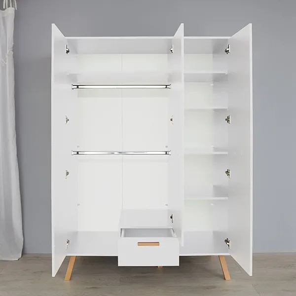 Szafa trzydrzwiowa biała mat 130 x 190 cm Dreamland