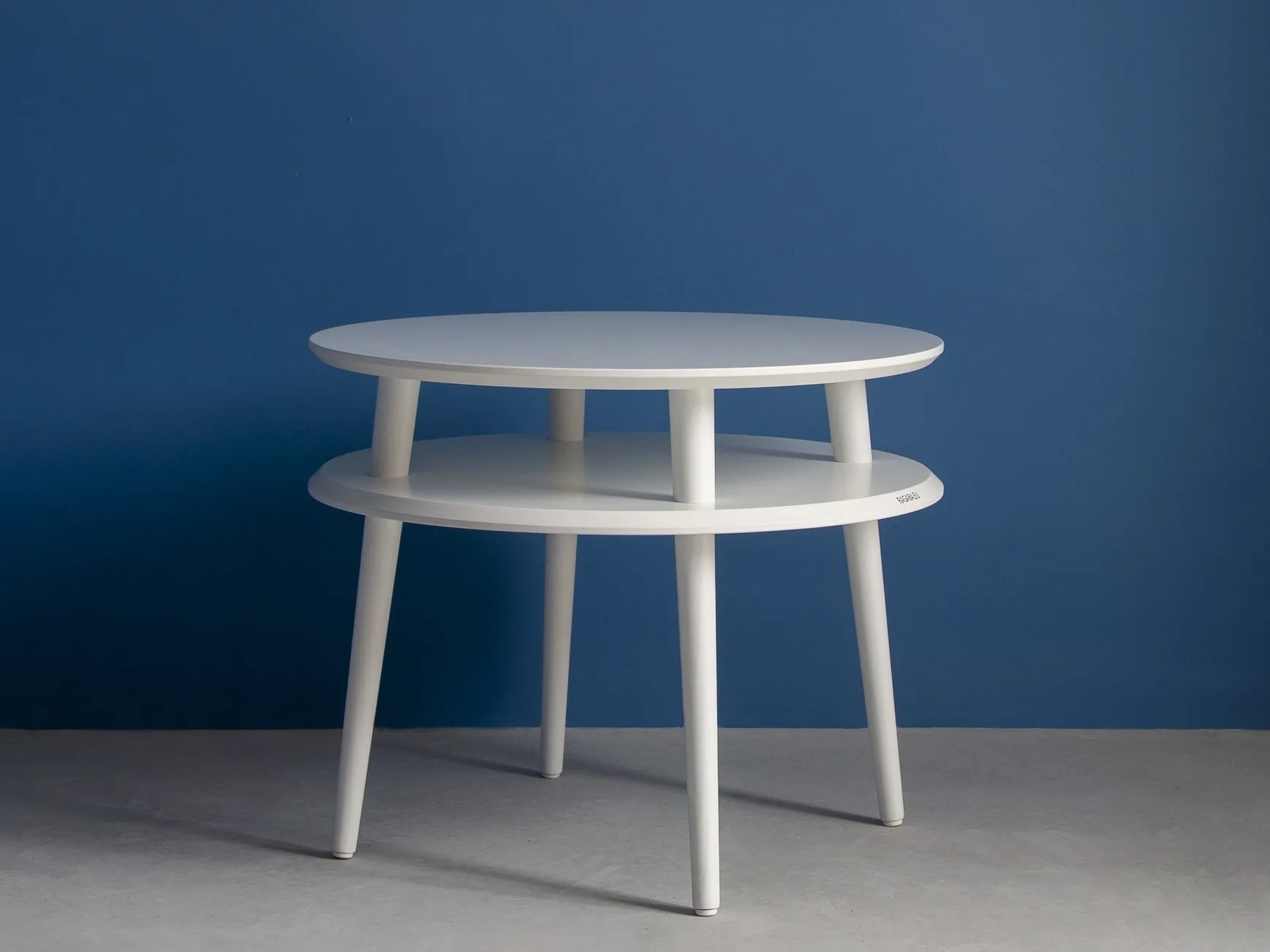 Stolik Kawowy UFO śr. 57cm wys. 45cm - Jasnoszary / Białe Nogi