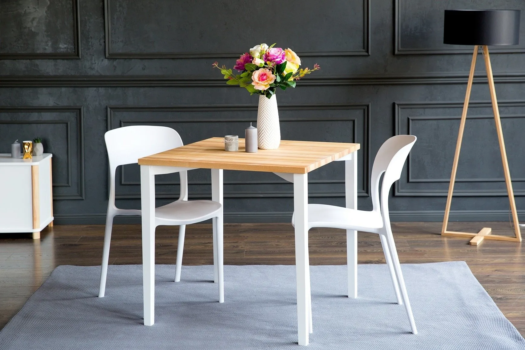 Stół Jesionowy TRIVENTI 80x80cm - Białe Zaokrąglone Nogi