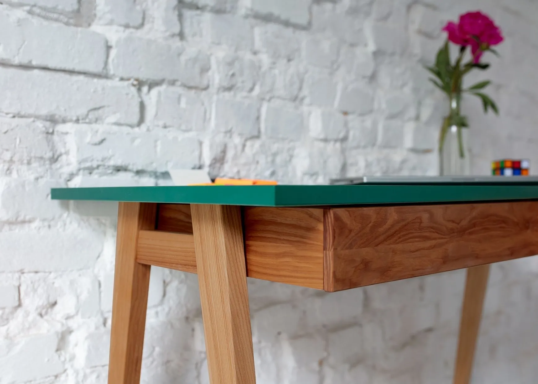 Biurko narożne LUKA 115cm x 85cm / Czerwone Dąb PRAWE