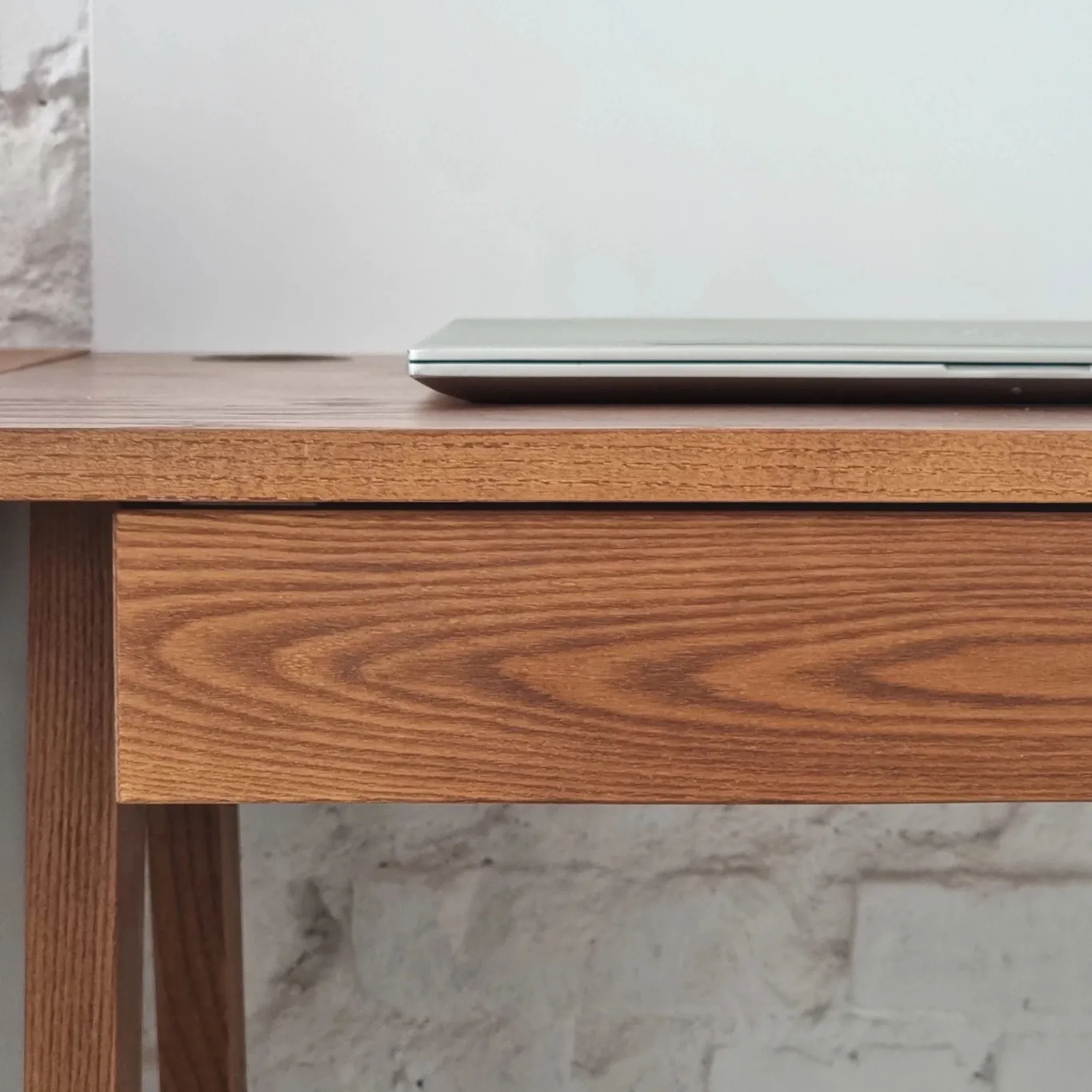 Biurko LUKA 65x50cm z jedną szufladą Dąb