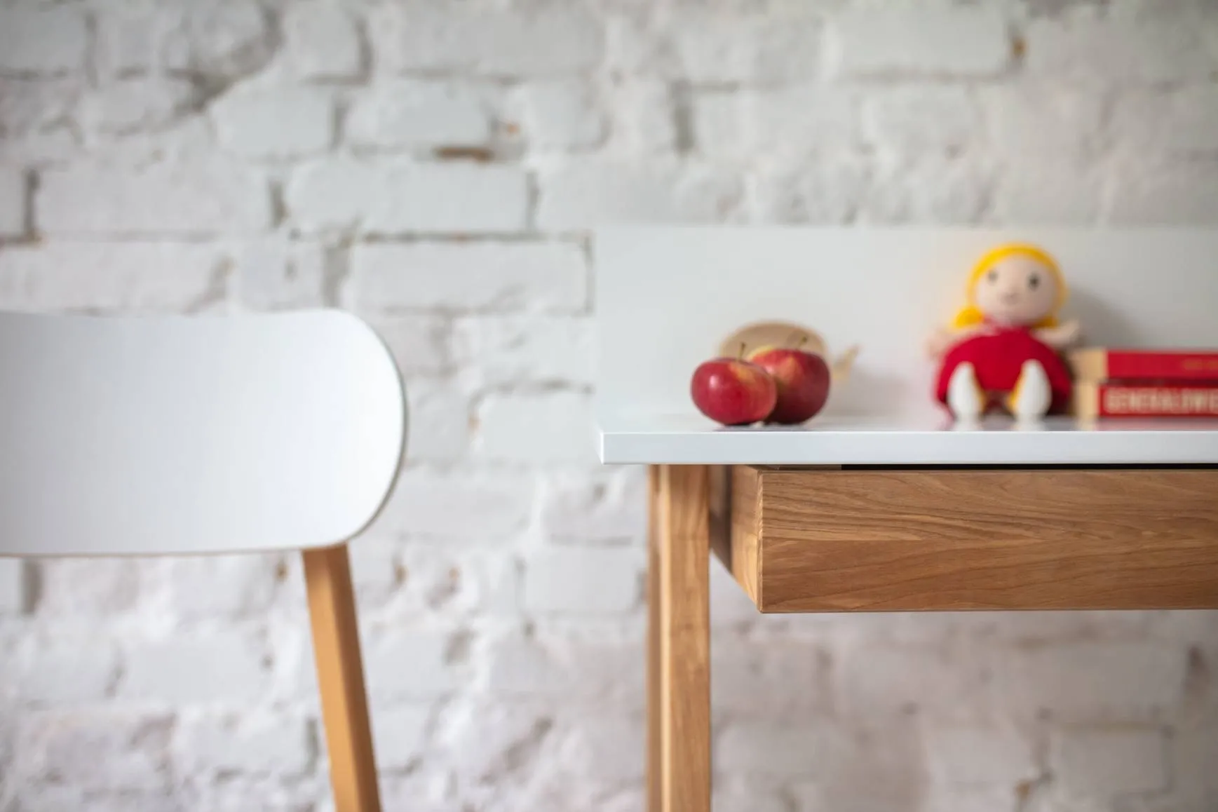 Biurko Jesionowe LUKA 110x50cm z Szufladą Czarny