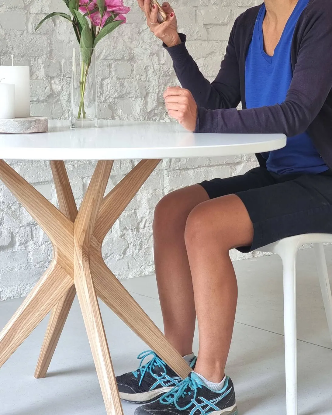 Okrągły Stół Jadalniany JUBI BOLD śr. 110cm Dąb Ciemny Koralowy