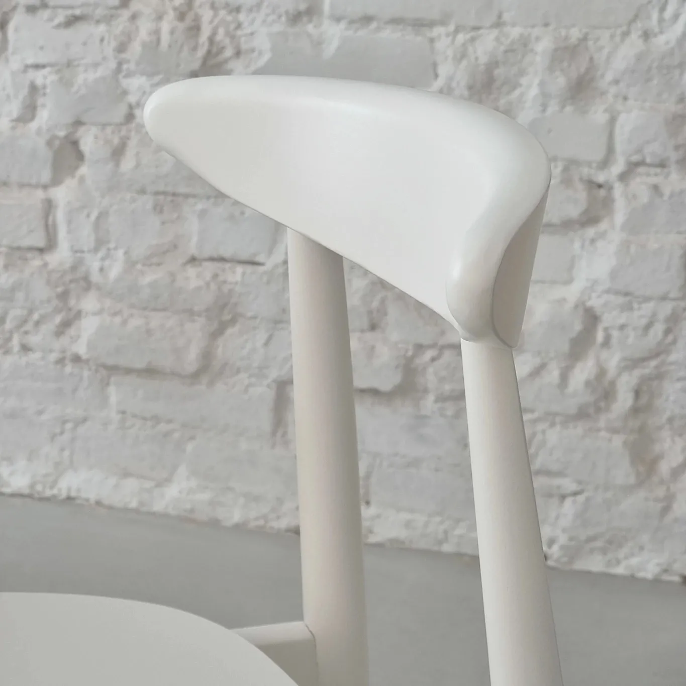 Niebieskie krzesło drewniane BIJU