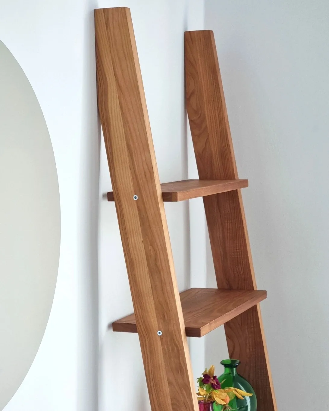 Regał Drabinka ASHME 45x35x180cm - jesion bejcowany na biało