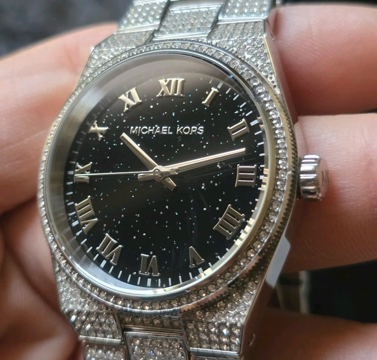 Damski Zegarek Michael Kors Channing MK6089 – Srebro i Blask Kryształów