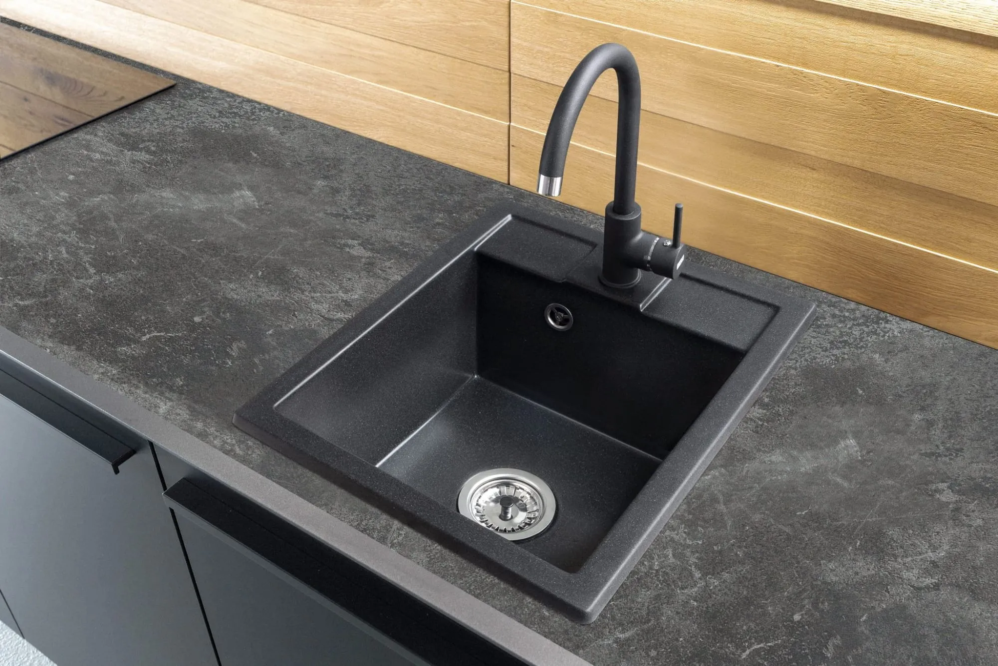 ICEBERG ZESTAW UNO ZLEWOZMYWAK 1,0 BOC 400X500 ONYX + BATERIA CZARNA NAKRAPIANA/CHROM użyj kodu 23BRG5 i płać mniej