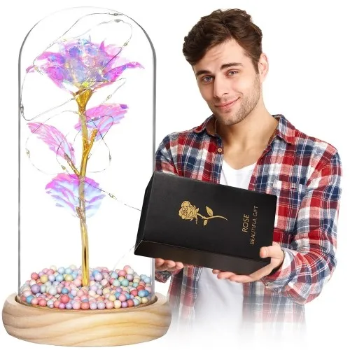 Wieczna róża w szkle ciepła barwa światła