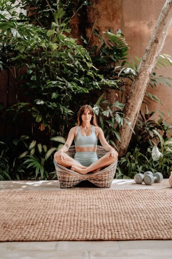 Krzesło rattanowe Indigo do jogi szare