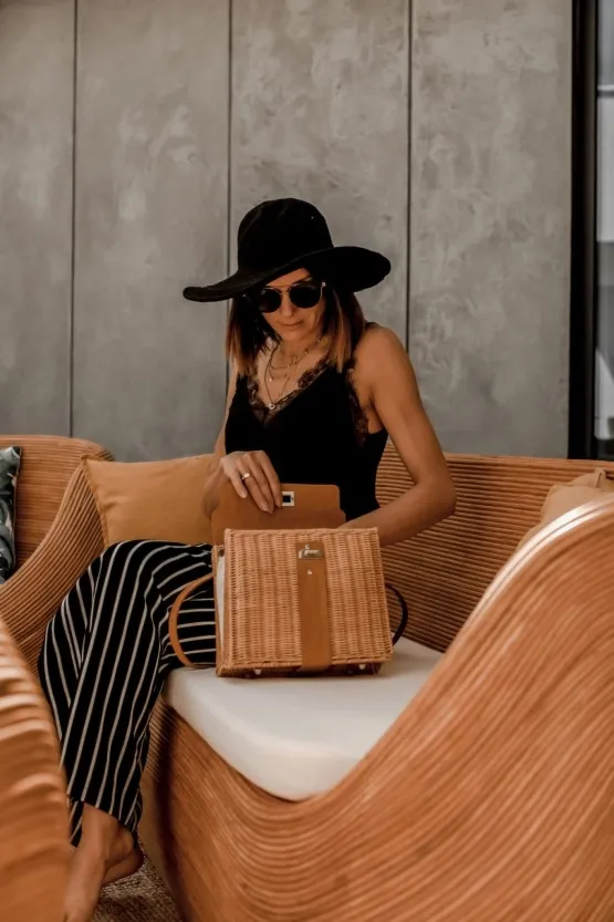 Zestaw rattanowy Tango sofa, dwa fotele i stolik kawowy owalny- koniakowy