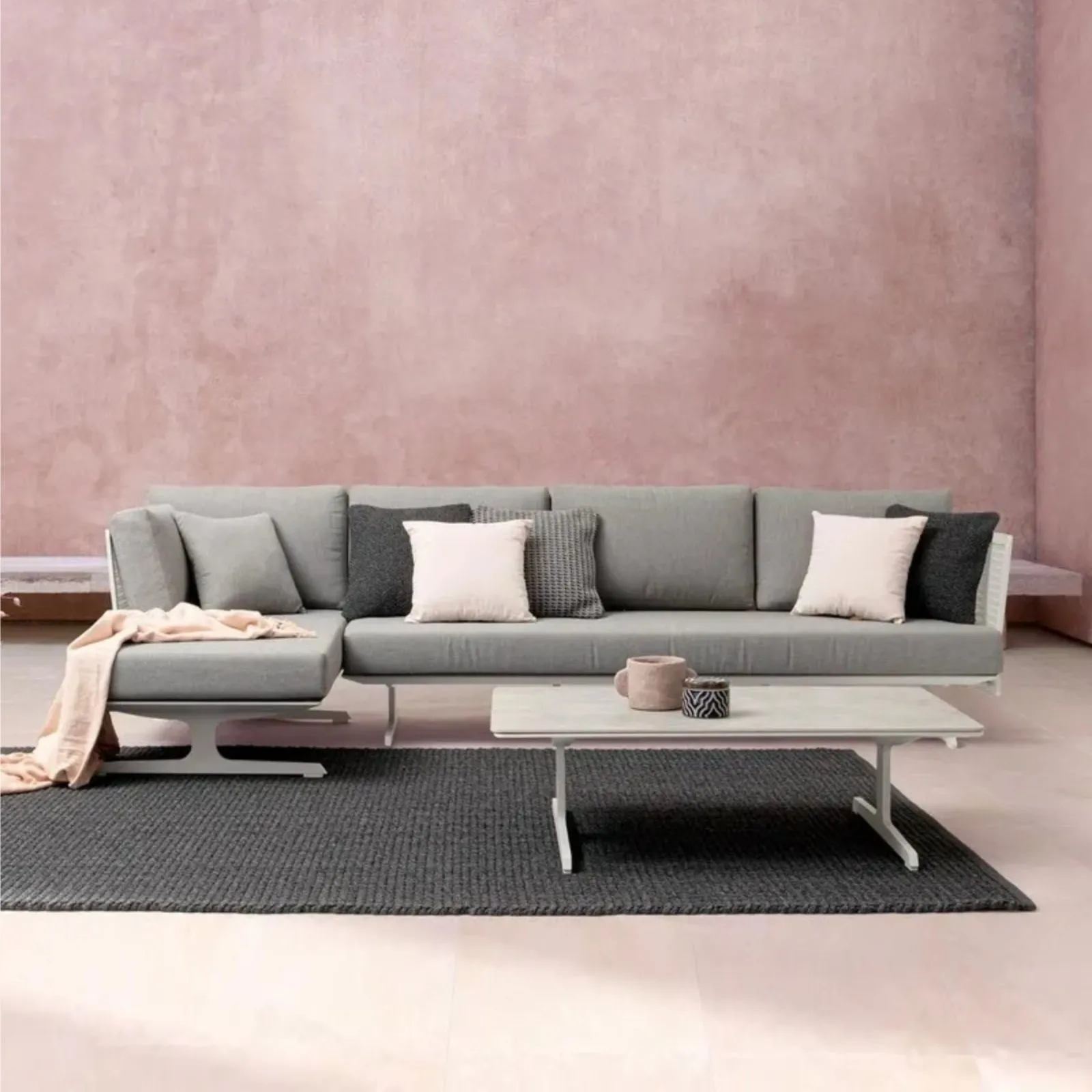 Zestaw Alera narożnik ze stolikiem biało-szary