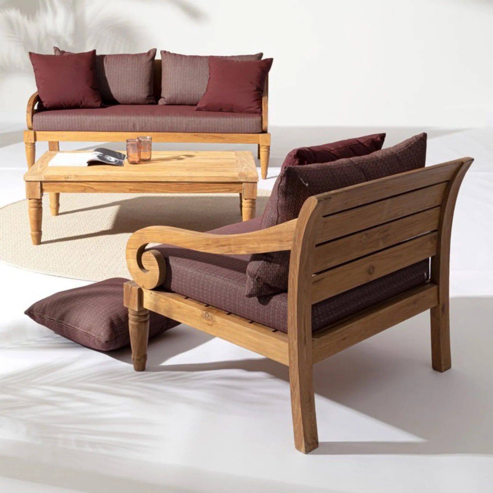 Zestaw ogrodowy Kavalan sofa, dwa fotele, stolik kawowy bordowy