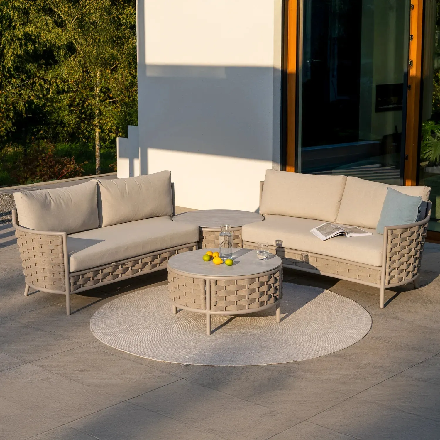 Nowoczesny zestaw mebli ogrodowych LOOP II  Couture Jardin beżowy aluminium