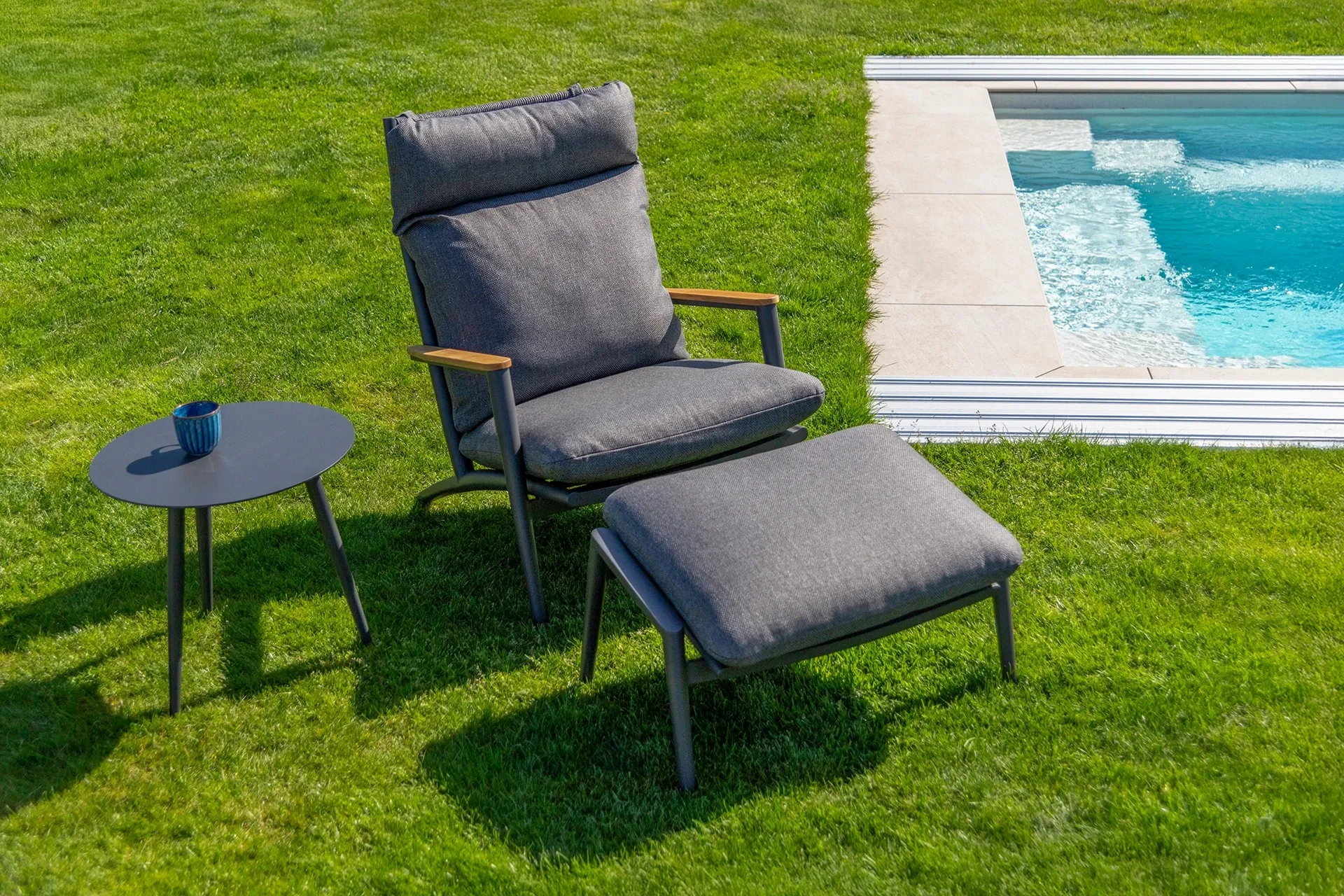 Bolzano Incanto Fotel z podnóżkiem ogrodowy  antracytowy aluminium