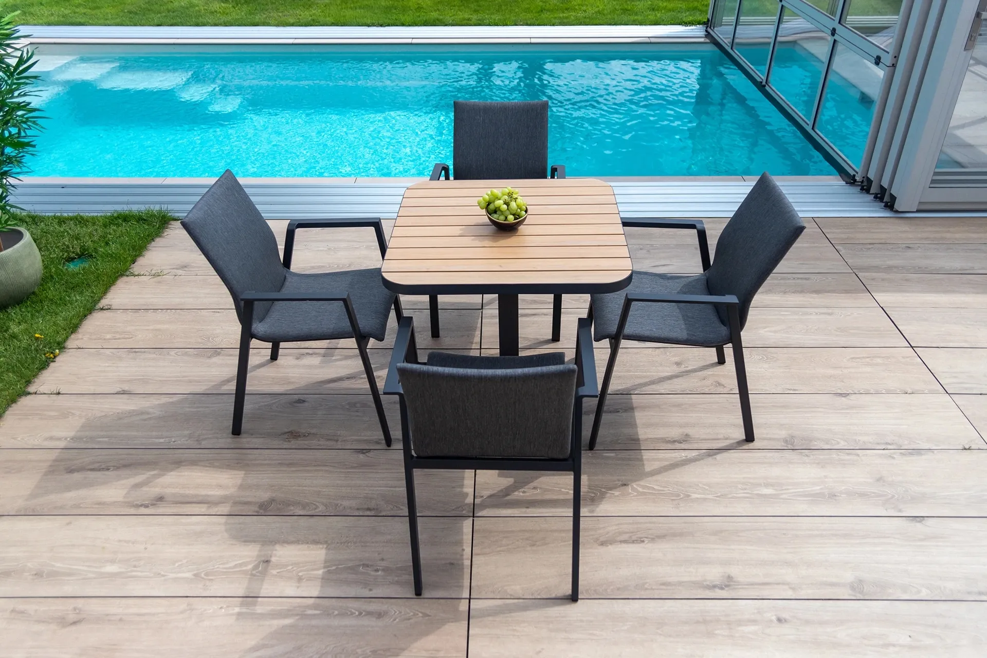 Bolzano zestaw mebli ogrodowych horeca stół Bolonia 75x75 krzesło Orte czarny aluminium